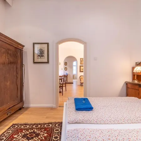 Hungarian Souvenir Apartment *