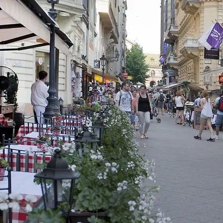 Apartment Hungarian Souvenir *